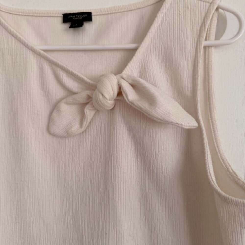 Ann Taylor Factory Cream Sleeveless Blouse with Bow Accent Large - Picture 4 of 7